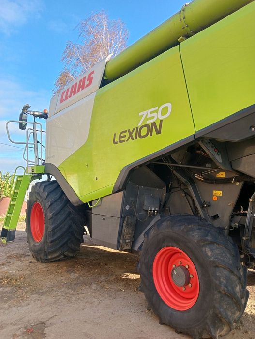 Комбайн Claas Lexion-750