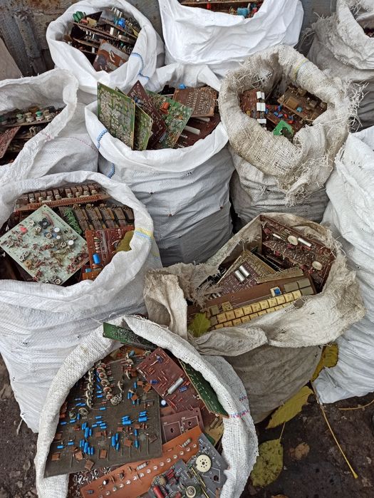 Продам радиоплаты-208кг