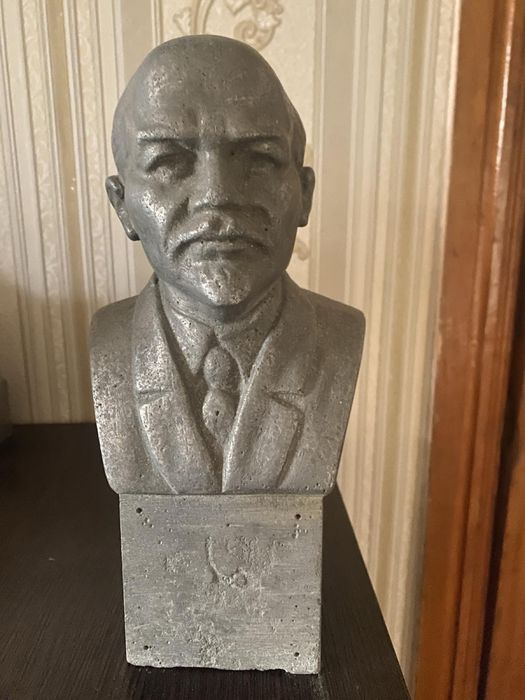 Бюст Ленина