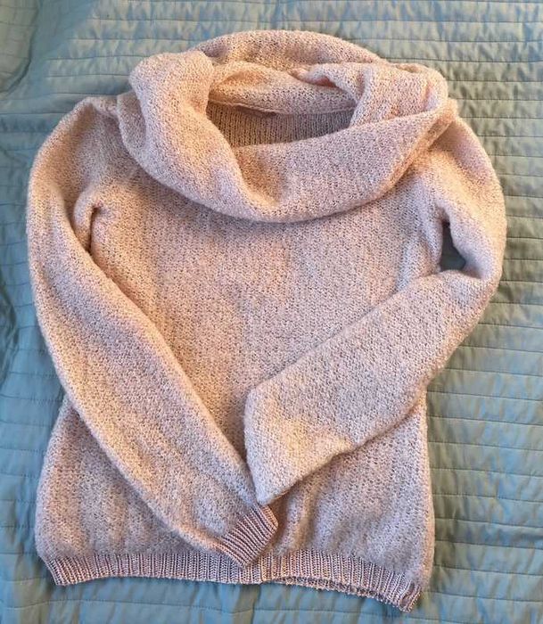 Sweter z wełną i moherem, duży ozdobny golf