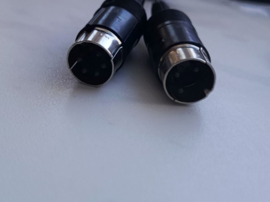 Mikrofon dynamiczny z epoki PRL-u,