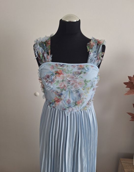 Piękna pastelowa błękitna sukienka plisowana 36 nowa baby blue