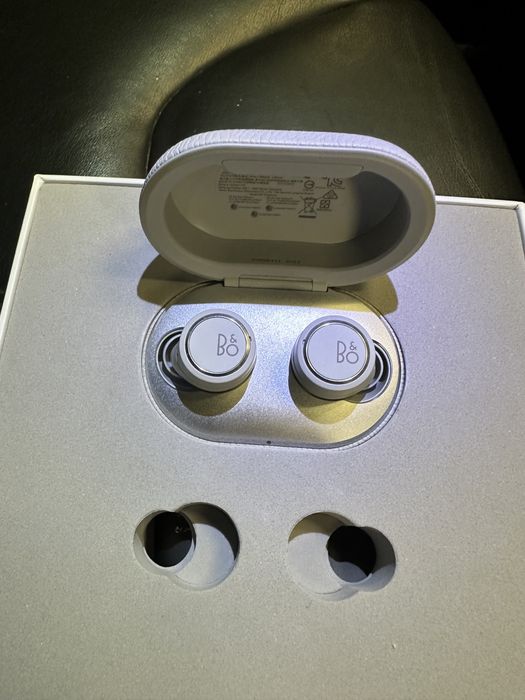 Bang Olufsen E8 3 geração