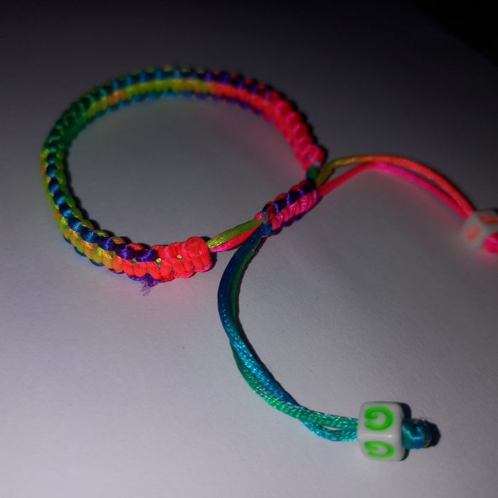 Плетені браслети