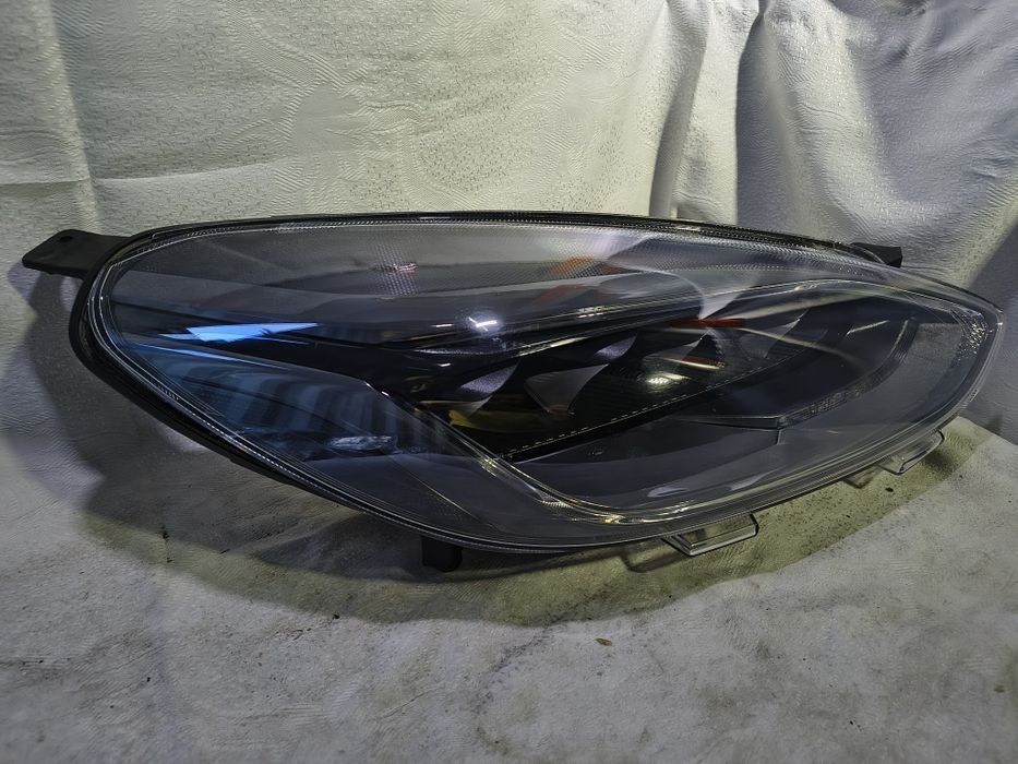 Lampa prawa LED Ford Fiesta Mk 8 VIII Europa reflektor przedni prawy