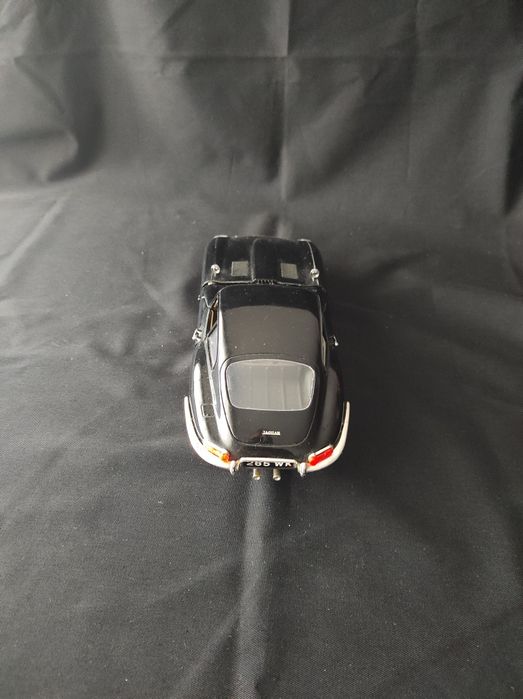 Miniatura Jaguar E