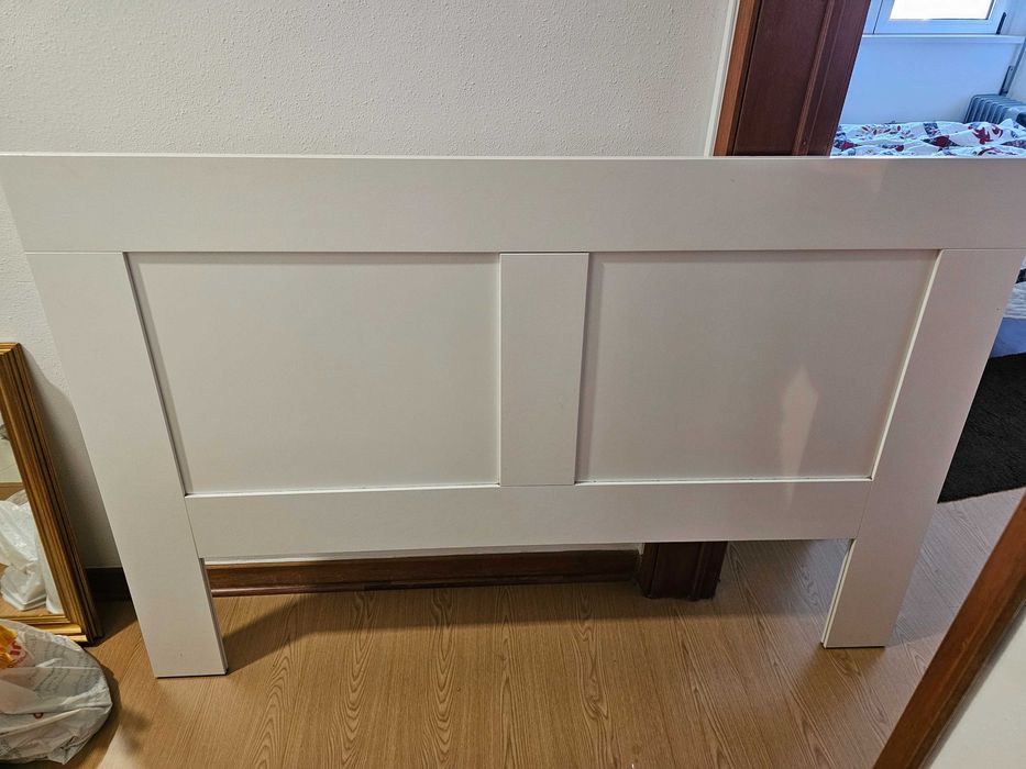 Cabeceira de cama IKEA fina madeira branca 160 cms