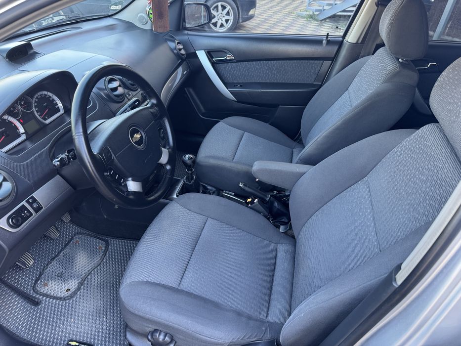Chevrolet  Aveo газ-бензин.