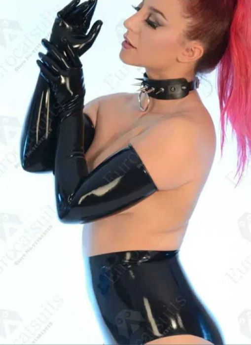 Latex. Длинные женские перчатки из латекса