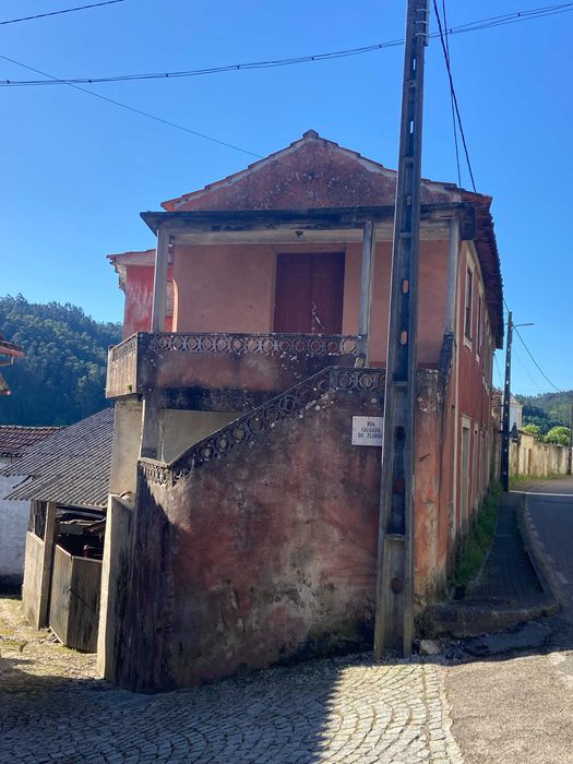 VIVENDA T2+T3 em Rebordosa - Penacova c/ Projeto de Recuperação Aprovado