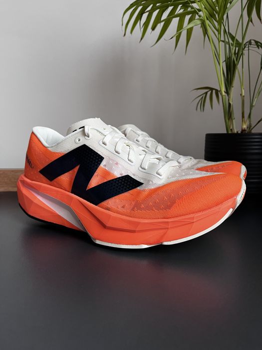 New Balance FuelCell Rebel v4 оригінал кросівки чоловічі розмір 40.5 (25.5см) нові  артикул MFCXC04