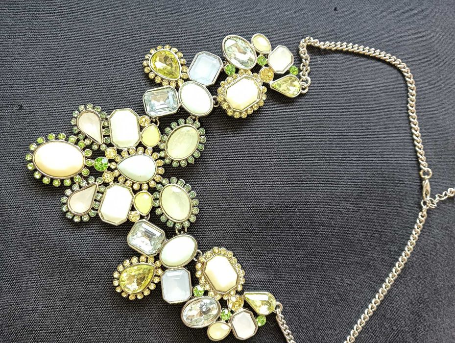 Colares/gargantilhas elegantes/cerimónia /novas