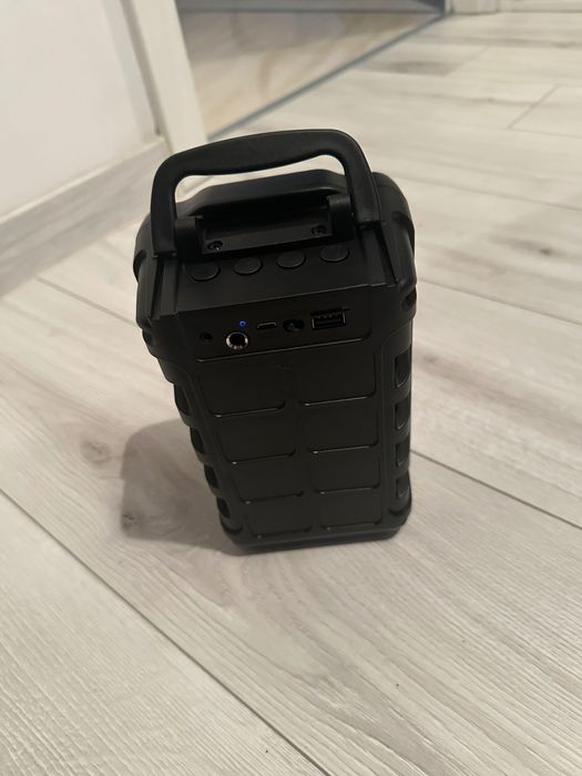 Karaoke boombox z mikrofonem