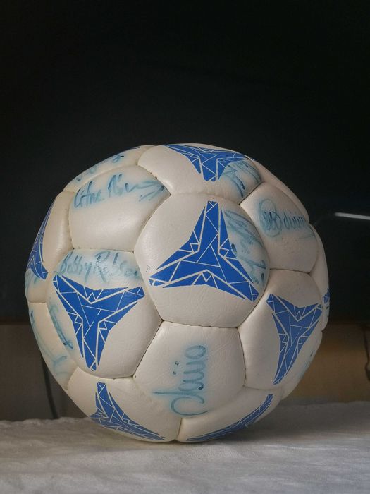 Bola FC Porto - autografada - Sir Bobby Robson + equipa