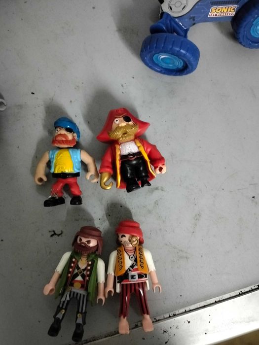 Bonecos miniaturas colecionáveis brinquedos etcc