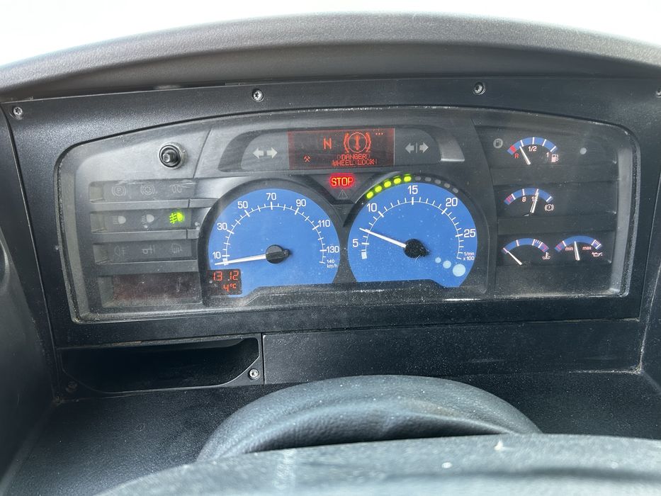 Renaul magnum та контейнеровоз