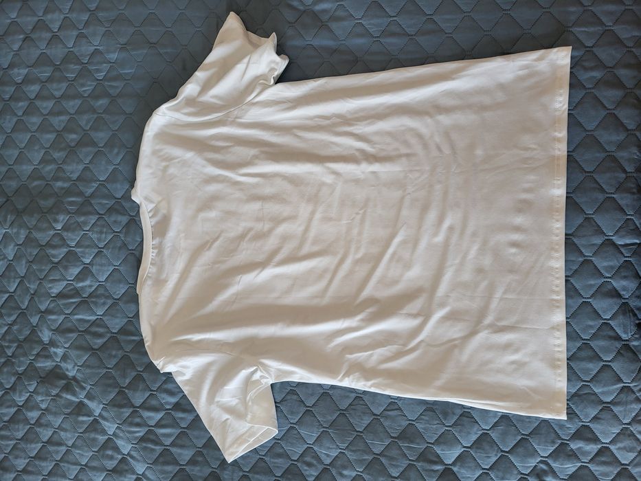 T-shirt branca simples