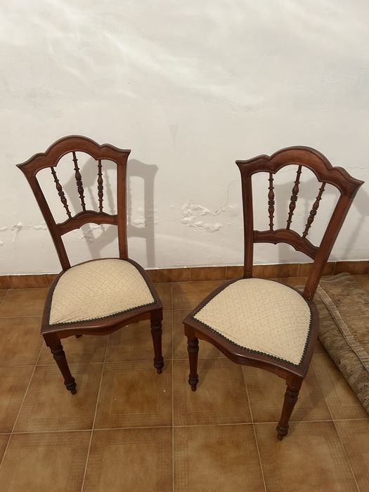 Cadeiras de madeira