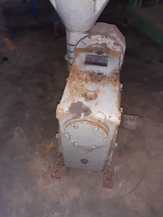 Motor  com Redutor trifásico fins agrícolas ou industriais