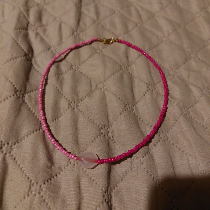 Różowy naszyjnik fuksja