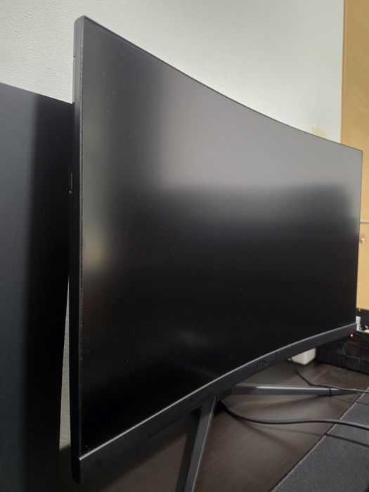 Monitor MSI MAG271C 27" 1080p 144hz (Curvo)