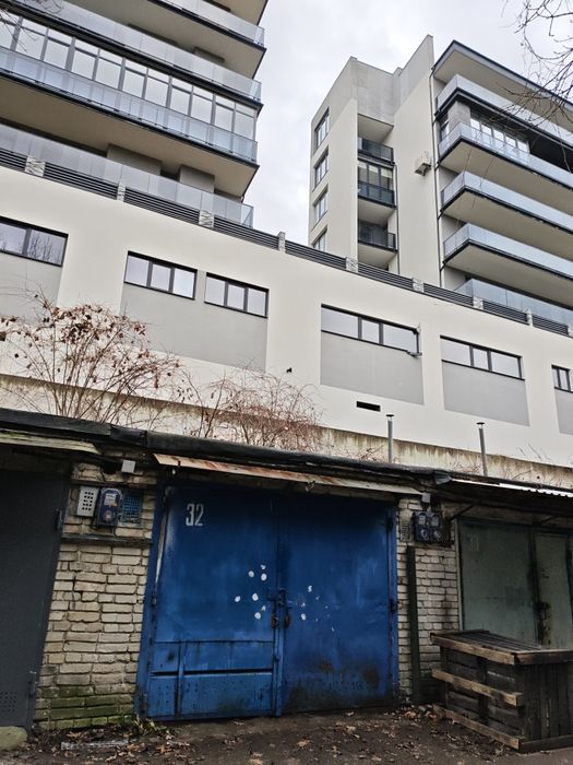 Продам гараж ,є ще в оренду гараж у Львові близько від центру