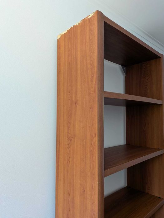 Estante de Livros em Madeira Maciça - Cor cerejeira - Robusta e elegante