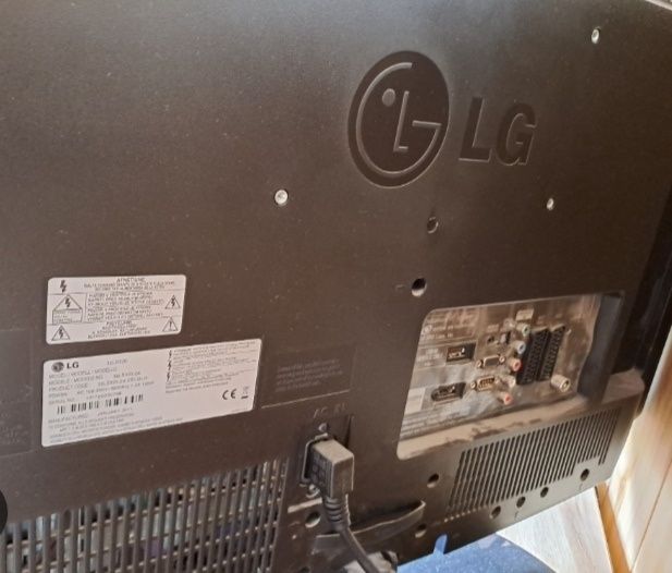 Telewizor LG 32 cale z 2 HDMI i dekoderem dvbt2