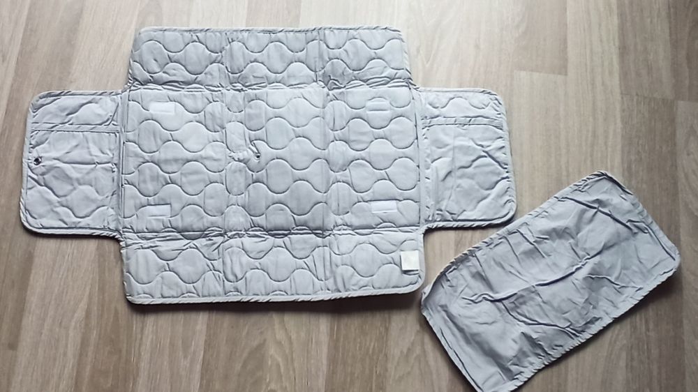 Mata do przewijania z wieloma kieszonkami H&M