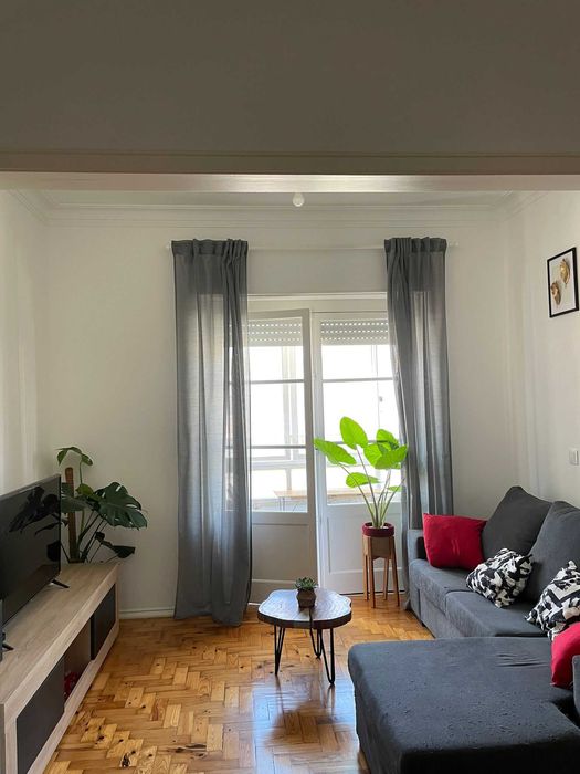 T2 a 9 minutos a pé do metro, muito bom estado, luminoso