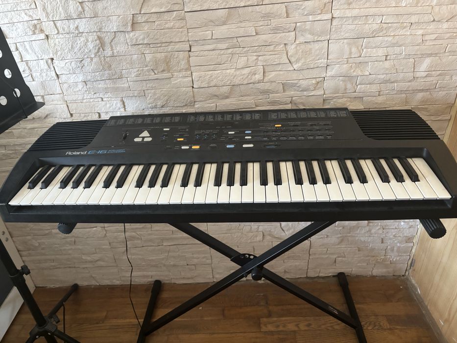 Keyboard Roland E-16