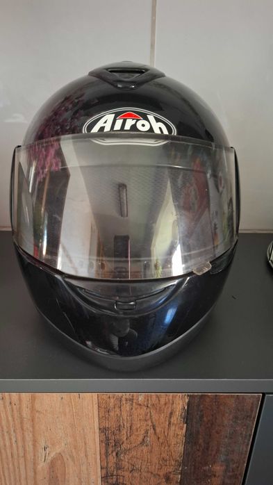 Capacete AIroh Modelar