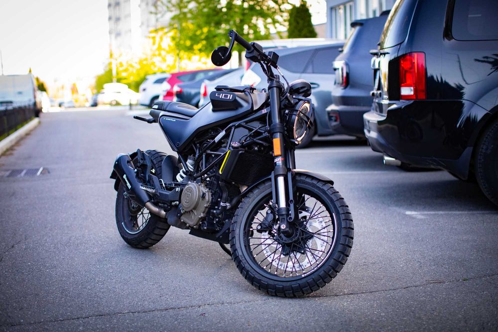 Husqvarna Svartpilen 401 2023 года. Веселый