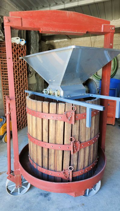 Lagar de uvas reforçado com aperto hidráulico