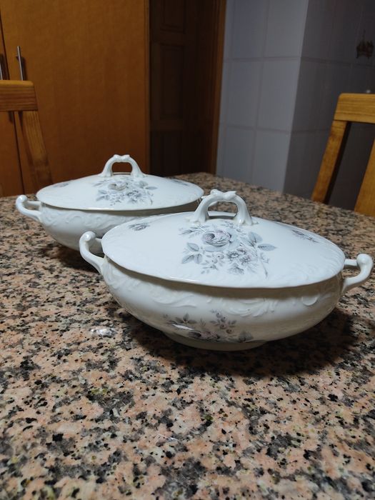 Serviço de Cozinha em Porcelana - 73 peças