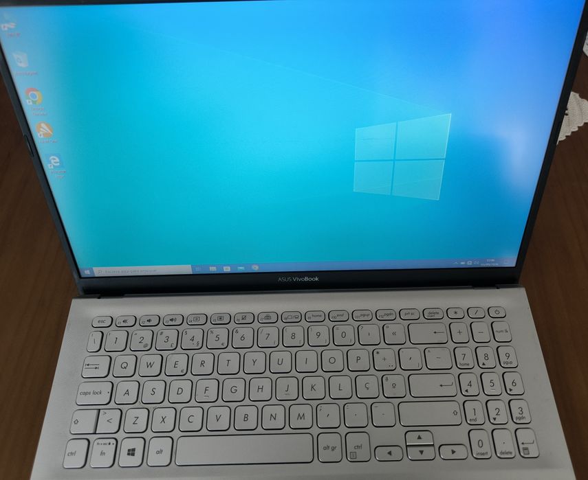Vende-se Asus VivoBook 15 F512D