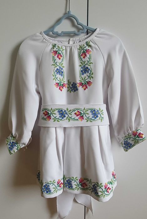 Вишете плаття на 3 рочки