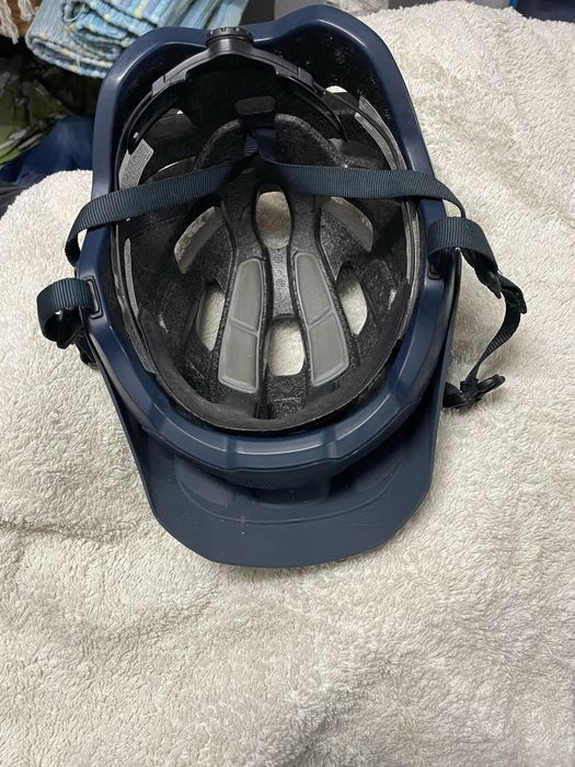 Capacete btt rockrider e capacete de montanha