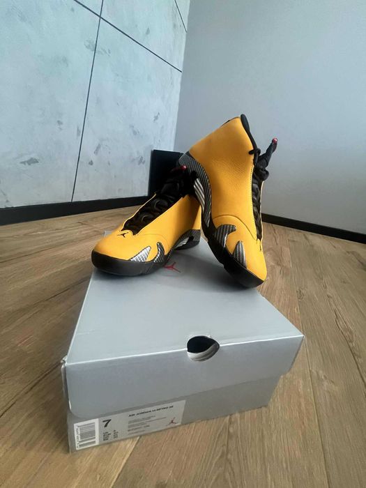 Jordan 14 Retro SE University Gold/ Black r. 40