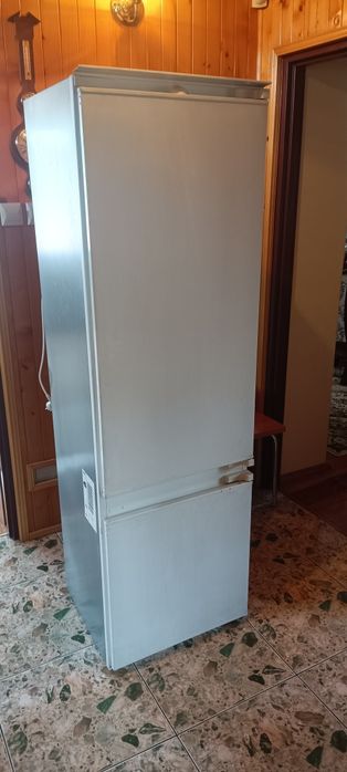 Chłodziarko-zamrażarka (do zabudowy) "Siemens" KI30M470. Wymiary: 179x57,3cm