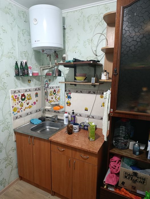 Срочно продам комнату в общежитии с ремонтом на Бутомы