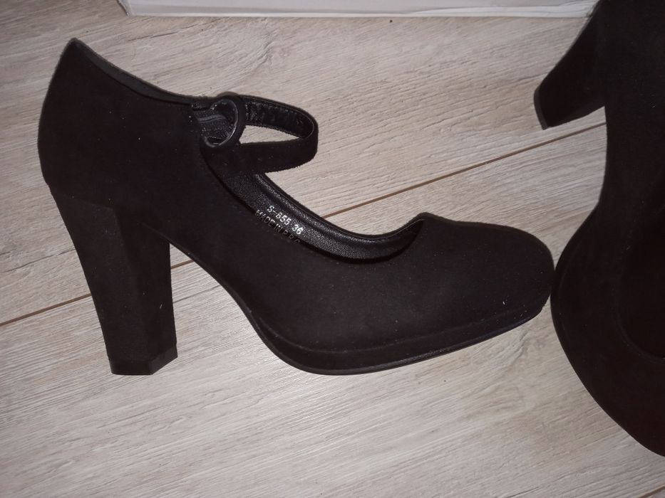 Nowe eleganckie buty na obcasie rozmiar 36
