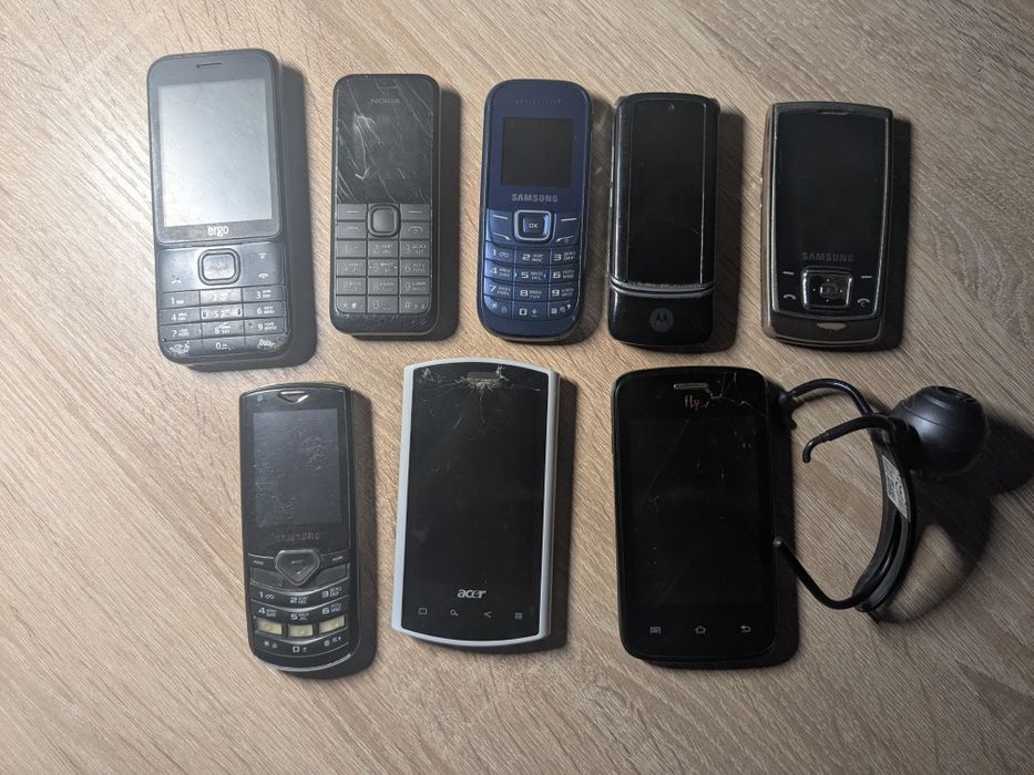 Лот сенсорних/кнопкових телефонів