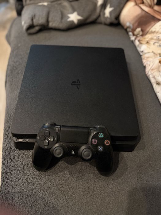 PlayStation 4 Slim 1TB + pad + 10 gier – stan bardzo dobry