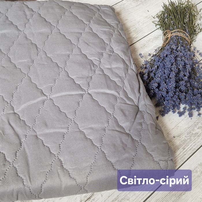 Водонепроникний стьобаний наматрасник-простирадло.