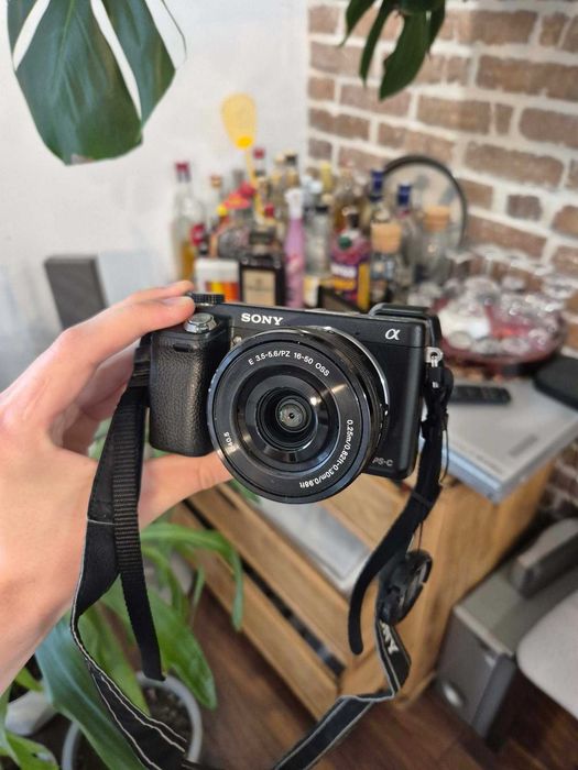 Sony NEX-6 + 16–50 mm | 19 tys. zdjęć | bateria + ładowarka + torba + pudełko