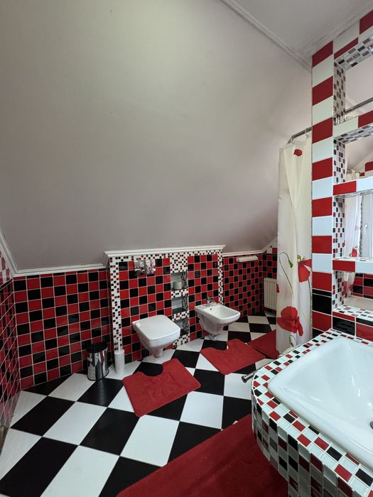 Продаж 4-кім будинку центр р-н Шкільної/спільний заїзд!