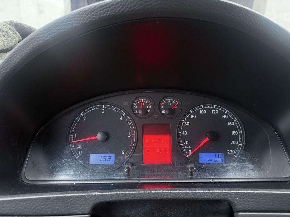 Фольксваген Мультиван 2004.