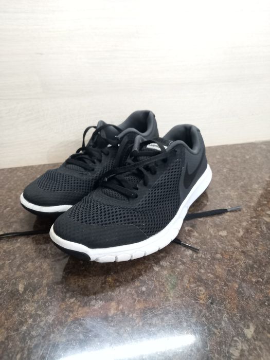 Кросівки NIKE 37,5розмір