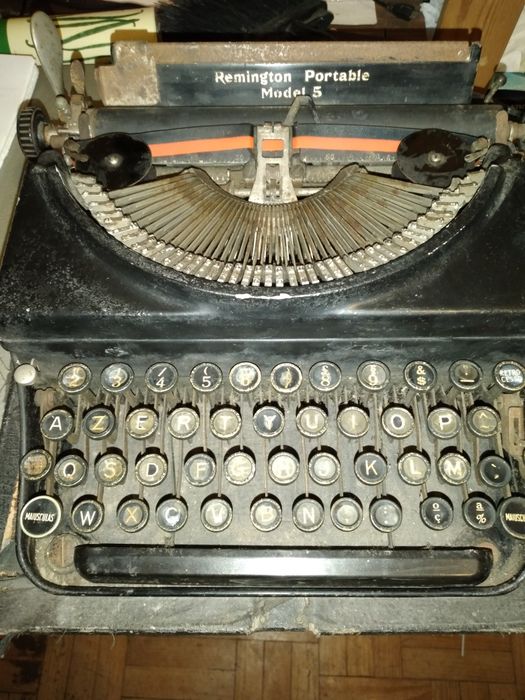 Máquina escrever antiga Remington portable